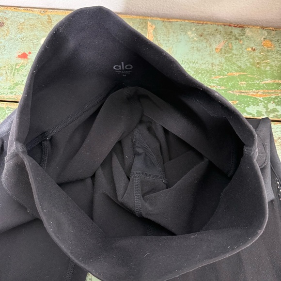 ALO Yoga Black Patina High Waist Black Capri Leggings Sz M Yoga Pilates Workout - Picture 12 of 16